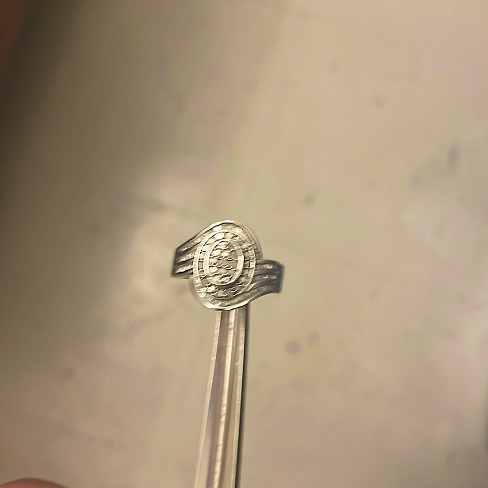 Women’s diamond ring